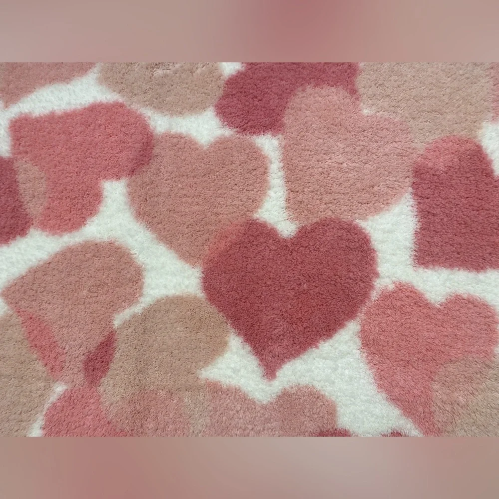Solemates ❤️Heart Super Soft Cozy Bath Rug 20x32” Red/White NWT